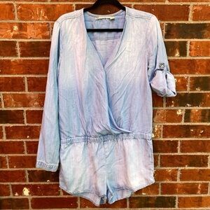 Chelsea & Violet Womens LargeBlue Chambray Roll Tab Sleeve Vneck Romper Shorts